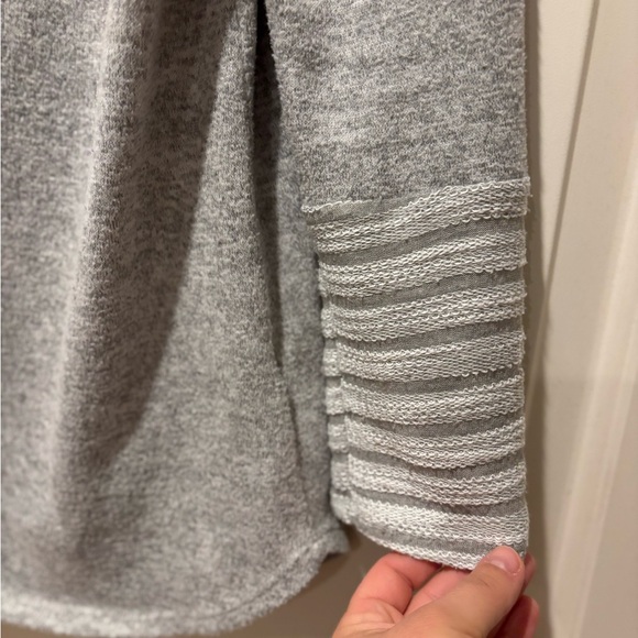 Loveappella Heather Gray Knit Top - Picture 3 of 3